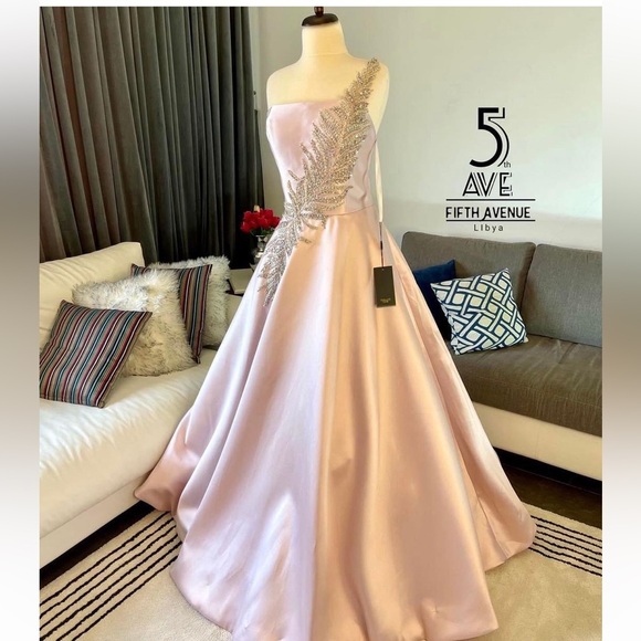 Terani Couture -
1912E9202 - One-Shoulder Long Ball Gown Size 8 in Blush - Picture 13 of 16